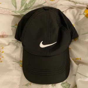 Black Nike golf cap (kids’)